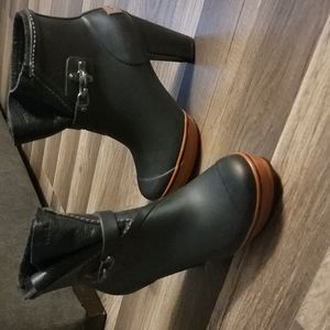 Sorel rubber rain boots